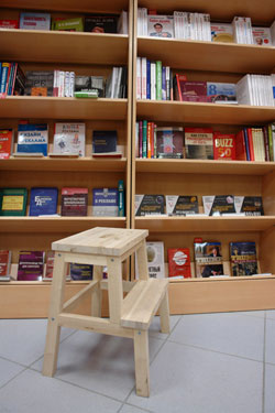 Ступенька для книг