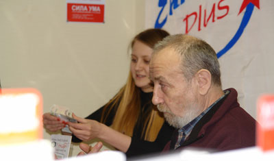 Герцман подписывает книги